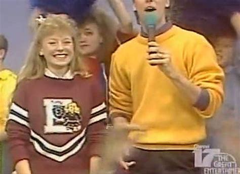 was kelly ripa on dance party usa? did she ever perform a choreographed routine in the show's finale?